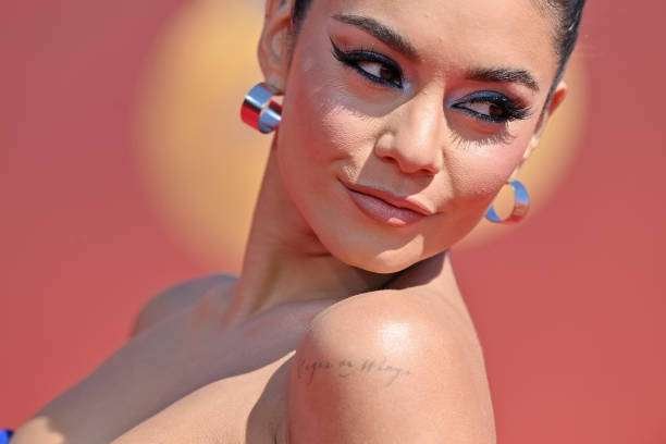 Vanessa Hudgens's Color-Shifting Nails